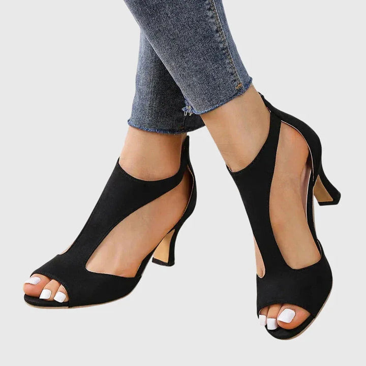 Black cutout block heel sandal, heel view